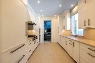 16 Ridge Dr E, Great Neck, NY 11021 - Photo 10