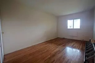 256-20 Craft Ave, Rosedale, NY 11422 - Photo 14