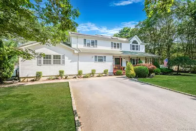 5 Bridal Path, Center Moriches, NY 11934 - Photo 2