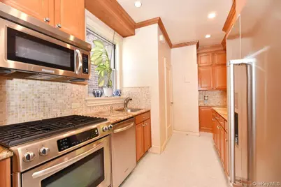 8 Barstow Road #5-B, Great Neck, NY 11021 - Photo 8