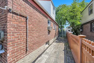 7904 268th Street, Glen Oaks, NY 11004 - Photo 10