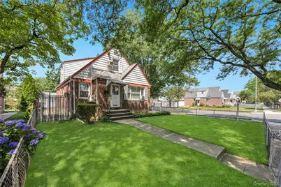 7904 268th Street, Glen Oaks, NY 11004 - Photo 2