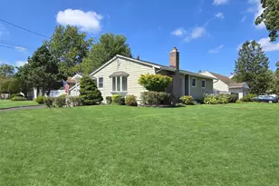 21 Jackson Ave, Centereach, NY 11720 - Photo 2