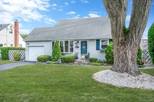 436 N Ontario Ave, Lindenhurst, NY 11757 - Photo 4