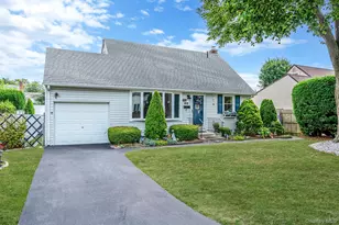 436 N Ontario Ave, Lindenhurst, NY 11757 - Photo 2