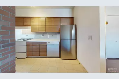 7252 Metropolitan Avenue #3C, Middle Village, NY 11379 - Photo 4