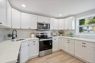 47 Iroquois Ave, Selden, NY 11784 - Photo 18