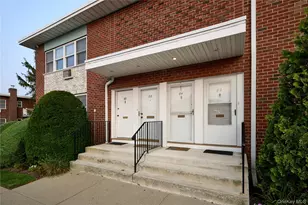 86 Farber Dr, West Babylon, NY 11704 - Photo 2