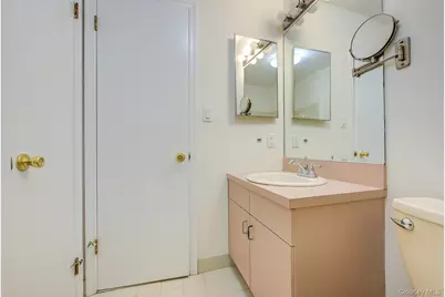 56 Fairlawn Drive, Central Islip, NY 11722 - Photo 22