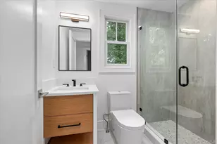 40 Hewlett Ln, Port Washington, NY 11050 - Photo 10