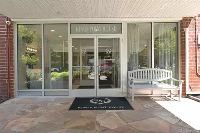 320 E Shore Road #C, Great Neck, NY 11023 - Photo 6