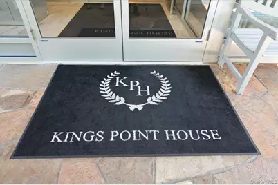 320 E Shore Road #C, Great Neck, NY 11023 - Photo 4