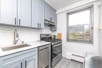 61-15 97 St #4K, Flushing, NY 11374 - Photo 2
