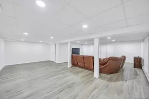 40 Somerset Pl, Syosset, NY 11791 - Photo 40