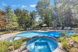 40 Somerset Pl, Syosset, NY 11791 - Photo 8