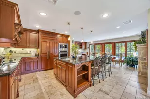 40 Somerset Pl, Syosset, NY 11791 - Photo 22