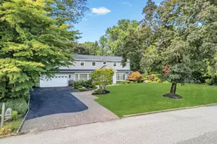 40 Somerset Pl, Syosset, NY 11791 - Photo 2