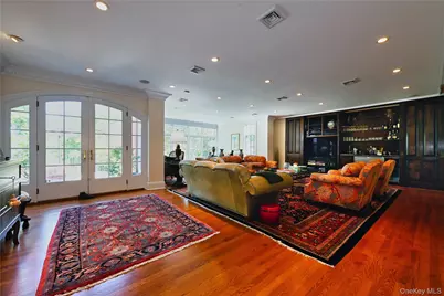 40 Deer Park Road, Great Neck, NY 11024 - Photo 12