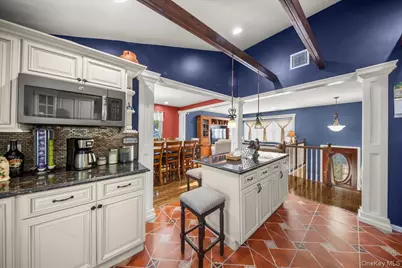 211 Washington Avenue, Brentwood, NY 11717 - Photo 6