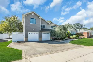 28 Grove St, Massapequa, NY 11758 - Photo 2