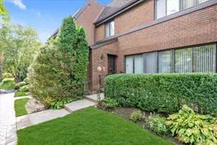 28 Spring Hollow, Roslyn, NY 11576 - Photo 2