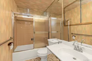 28 Spring Hollow, Roslyn, NY 11576 - Photo 18