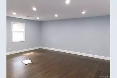 1706 Spur Drive S, Islip, NY 11751 - Photo 8