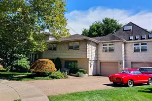 467 Susan Ct, West Hempstead, NY 11552 - Photo 2