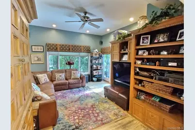 467 Susan Court, West Hempstead, NY 11552 - Photo 14