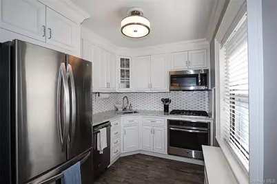 309 Main Street #Unit D, Roslyn, NY 11576 - Photo 12