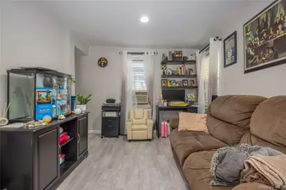 249 N Macquesten Parkway, Mount Vernon, NY 10550 - Photo 10