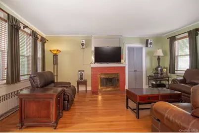 306 Hutchinson Boulevard, Fleetwood, NY 10552 - Photo 4