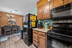 227 Blackpool Ct, Ridge, NY 11961 - Photo 10