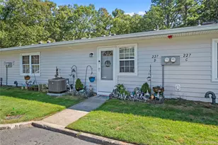 227 Blackpool Ct, Ridge, NY 11961 - Photo 14