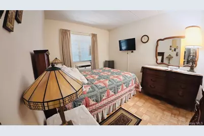 68-09 242nd Street #33A, Little Neck, NY 11362 - Photo 4