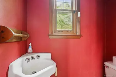 21 Connecticut Avenue, Freeport, NY 11520 - Photo 10