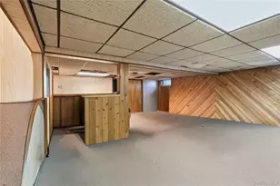 9 Beatrice Ln, Glen Cove, NY 11542 - Photo 16