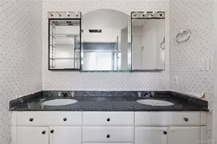 9 Beatrice Ln, Glen Cove, NY 11542 - Photo 20