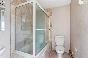 9 Beatrice Ln, Glen Cove, NY 11542 - Photo 12