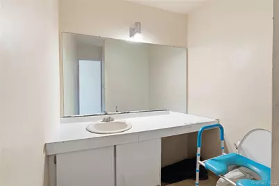 9 Beatrice Lane, Glen Cove, NY 11542 - Photo 18