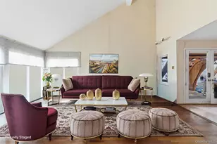 9 Beatrice Ln, Glen Cove, NY 11542 - Photo 4