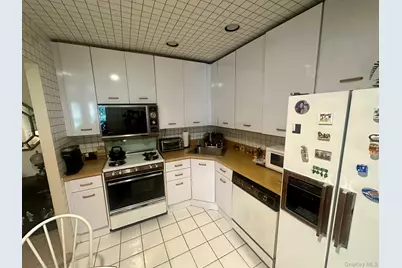 376 Central Avenue #3-V, Lawrence, NY 11559 - Photo 18