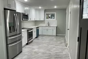 9 Holt St, Amityville, NY 11701 - Photo 4