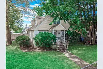 362 Langdon Boulevard, Rockville Centre, NY 11570 - Photo 1