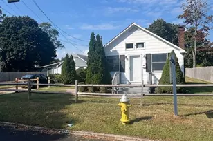 19 Carlson Ln, East Northport, NY 11731 - Photo 2