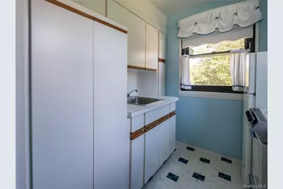 244-16 57 Drive #2nd Floor, Douglaston, NY 11362 - Photo 4