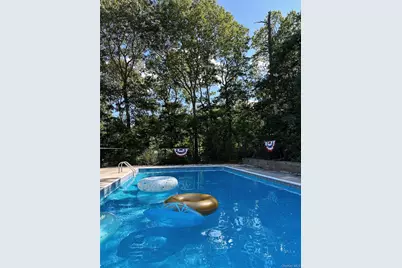 27 Newtown Court, Hampton Bays, NY 11946 - Photo 34