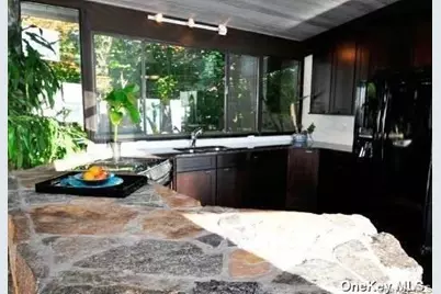 48 Westland Drive, Glen Cove, NY 11542 - Photo 10