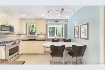 35 Carlton Street, Malverne, NY 11565 - Photo 22