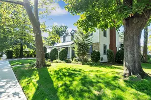 35 Carlton St, Malverne, NY 11565 - Photo 2